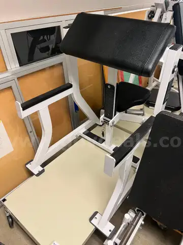 Seated preacher curl machine