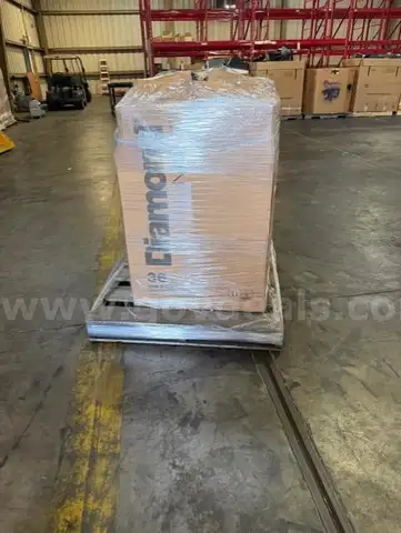 16 Yamaha MIE-1 Keyboards