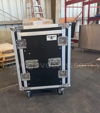 EWI TOUR CASE – 3 DRAWERS & SLIDE-OUT TRAY