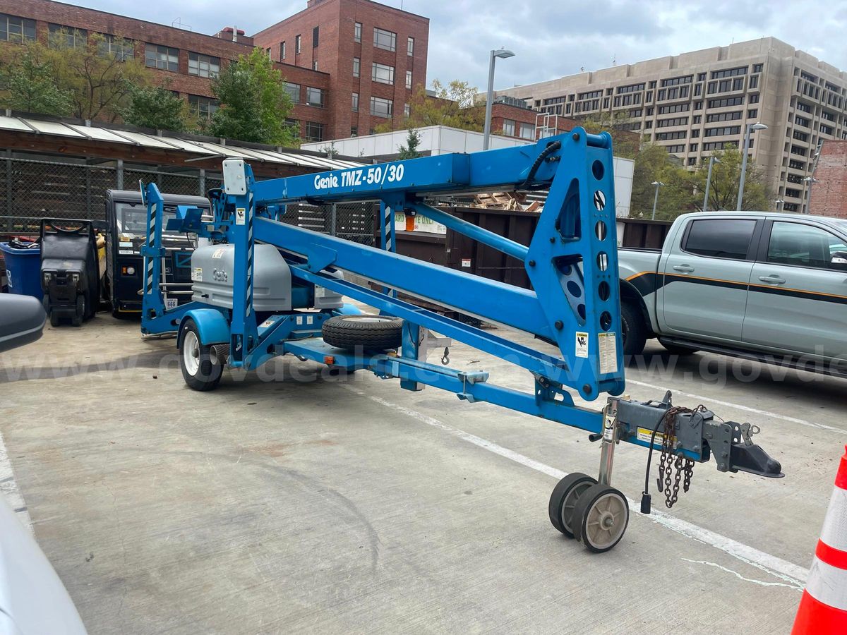 Genie TMZ50/30 Towable Boom Lift good working condition, new tires