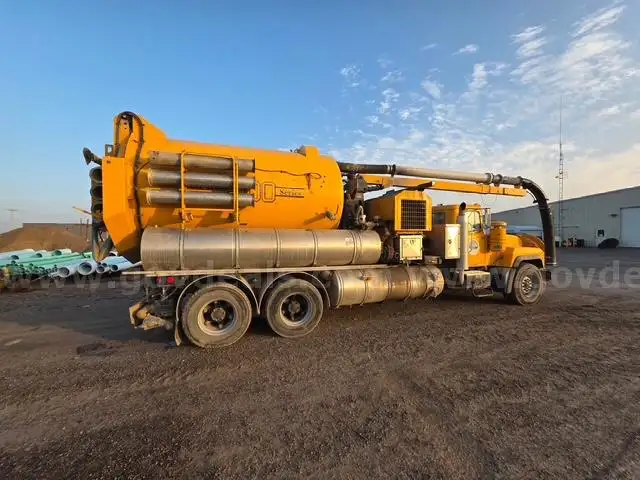 2002 Mack RD690S Vacuum Truck