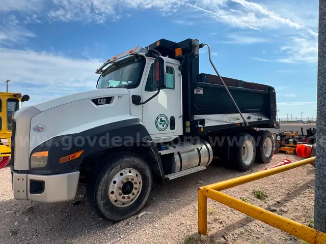2016 International CAT660