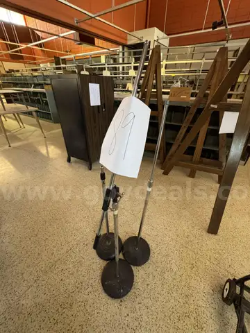 3 Microphone stands