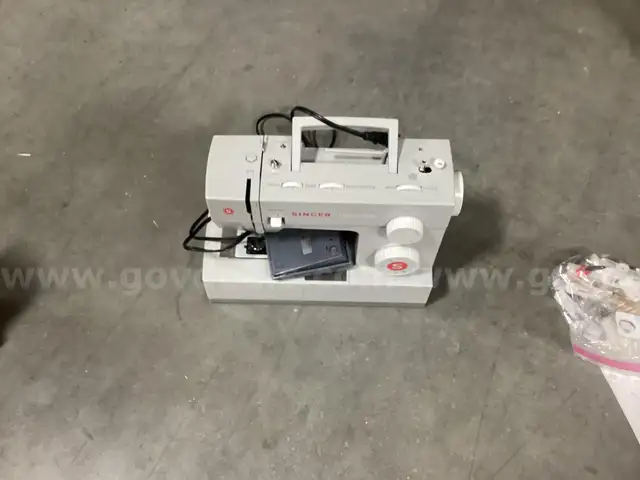 Sewing Machine Singer Model 44s