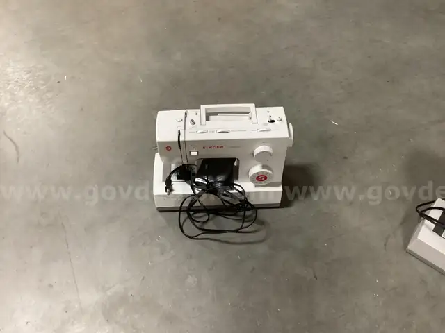 Sewing Machine Singer Model 44s