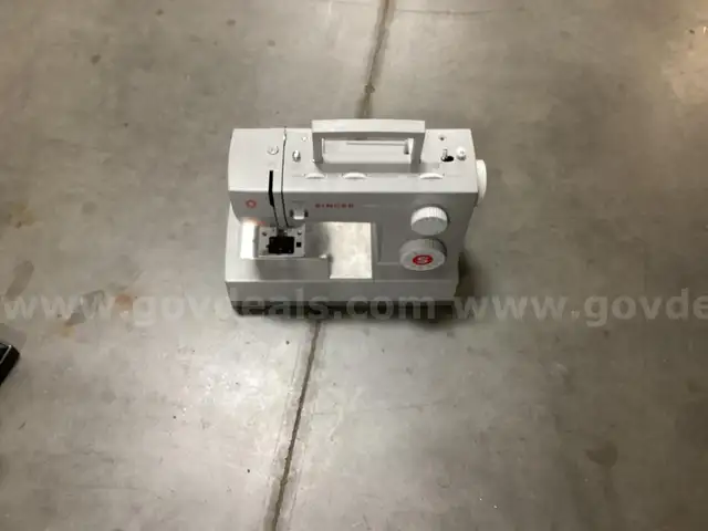 Sewing Machine Singer Model 44s