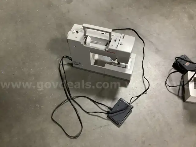 Sewing Machine Singer Model 44s