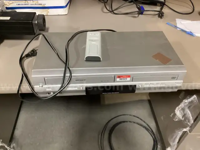 DVD Video Cassette Recorder SD-394 Toshiba