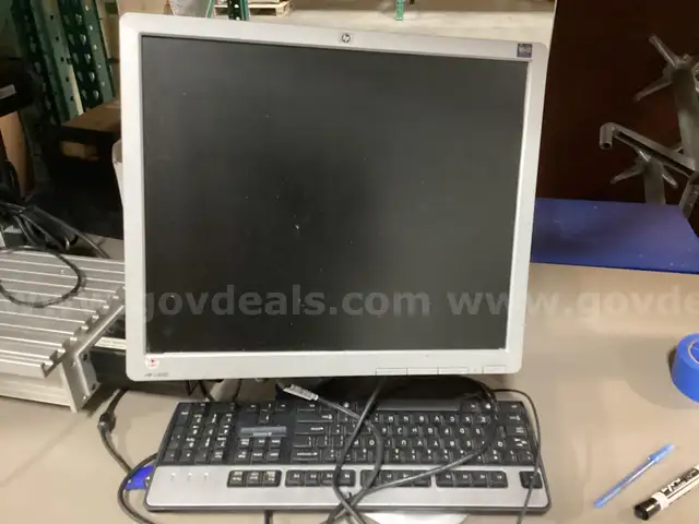 Monitor and Key Board HP L1950