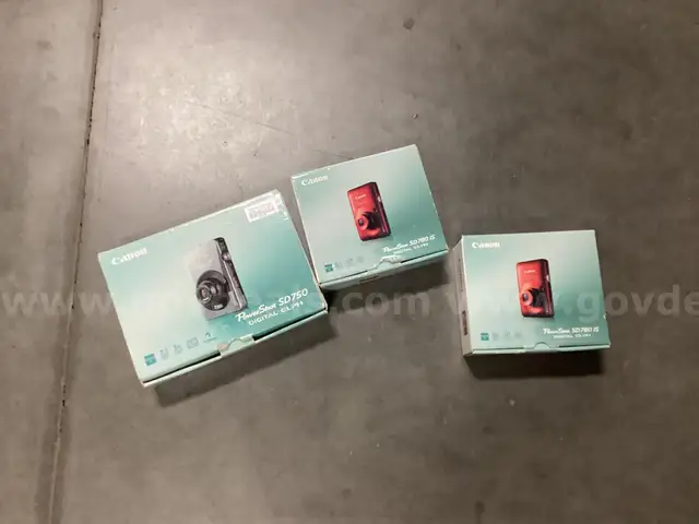 Digital Cameras (lot of 3)