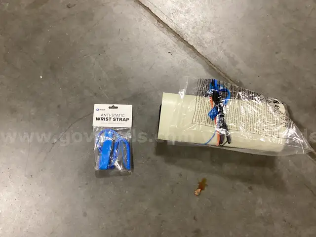 Gadgets, Anti-Static Repair Mat and Wrist Straps (lot of 2)