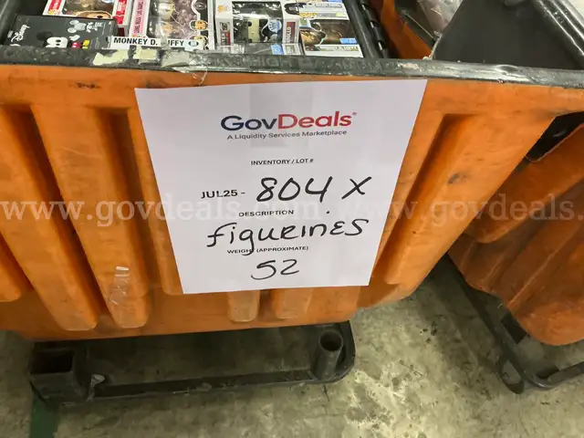 Collectibles: &#x22;Figurines&#x22; (JUL25-804X)