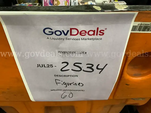 Collectibles: &#x22;Figurines&#x22; (JUL25-2534X)
