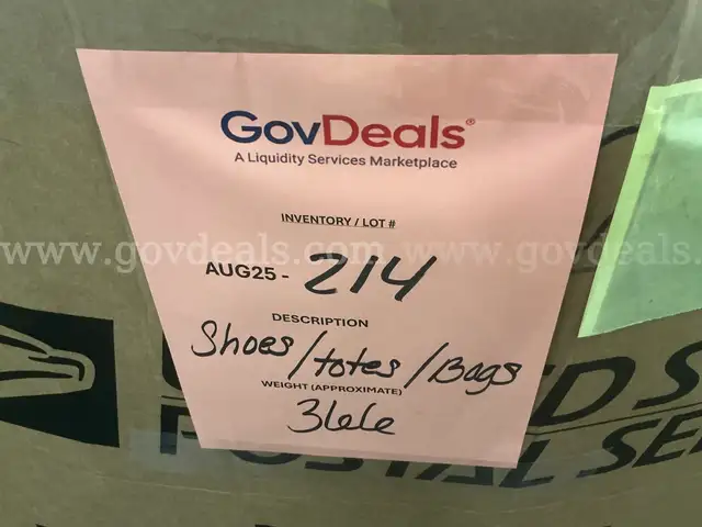 Apparel: Manually Sorted &#x22;Shoes, Handbags and Totes&#x22; (AUG25-0214X)