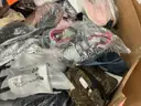 Apparel: Manually Sorted &#x22;Shoes, Handbags and Totes&#x22; (AUG25-1136X)