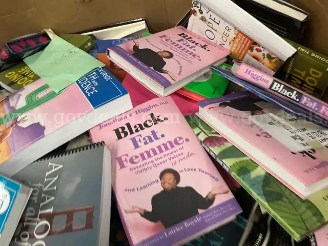 Books: Mixed &#x22;Hard Back and Soft Back&#x22; (AUG25-1710)