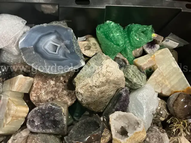 Collectibles: Decorative Stones &#x26; Rocks (SEP25-H022)