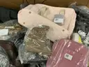 Apparel: Manually Sorted &#x22;Shoes, Handbags and Totes&#x22; (SEP25-1064X)