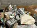 Apparel: Manually Sorted &#x22;Shoes, Handbags and Totes&#x22; (SEP25-1251X)