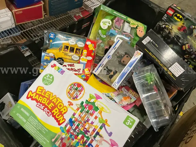 Collectibles: &#x22;Toys, Games and Puzzles&#x22; (OCT25-0209X)