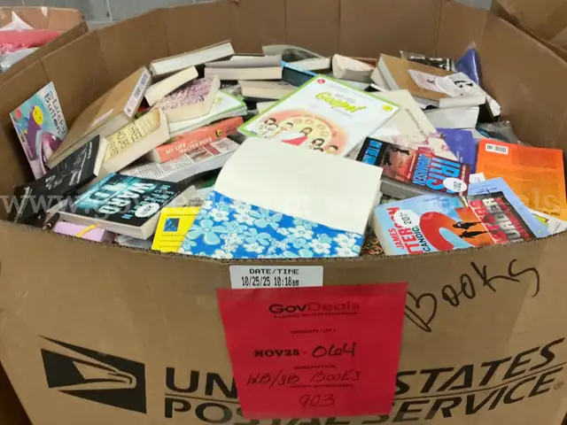 Books: Mixed &#x22;Hard Back and Soft Back&#x22; (NOV25-0064)