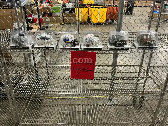 Autographed Memorabilia:Helmets (NOV25-H042X)