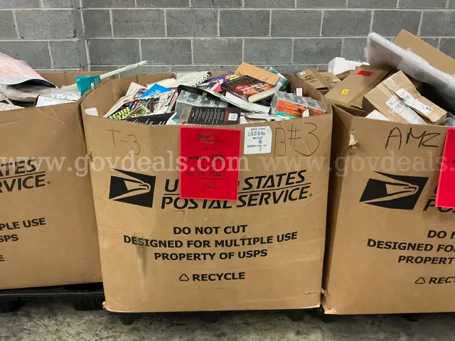 Books: Mixed &#x22;Hard Back and Soft Back&#x22; (NOV25-0935)