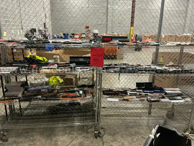 Collectibles: &#x22;Knives and Miscellaneous Accessories (NOV25-H059)