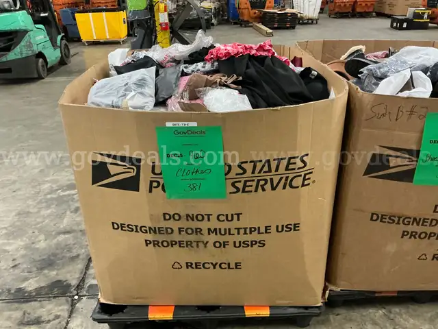 Apparel &#x22; Clothes&#x22; (DEC25-0960)