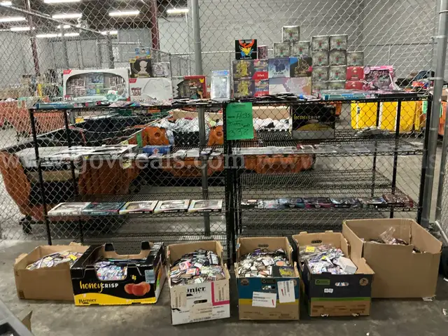 Collectibles: &#x22;Trading Cards&#x22; (DEC25-H035) 