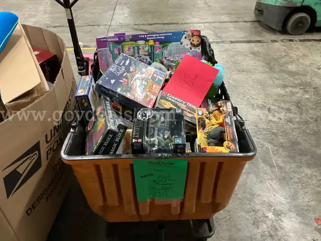 Collectibles: "Toys, Games and Puzzles" (DEC25-1032X)