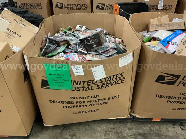 Media: Used Mixed Media (DEC25-1070)