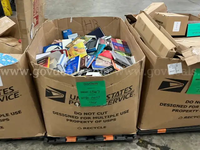 Books: Mixed "Hard and Soft Back" (DEC25-1367)