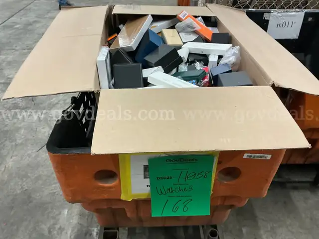 Jewelry: "Assorted watches" (DEC25-H058)