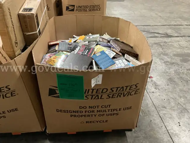 Books: Mixed "Hard and Soft Back" (DEC25-1769)