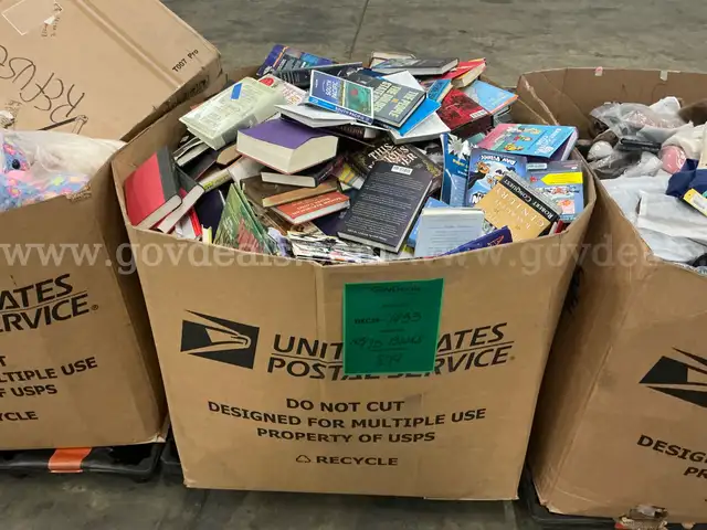 Books: Mixed "Hard and Soft Back" (DEC25-1933)