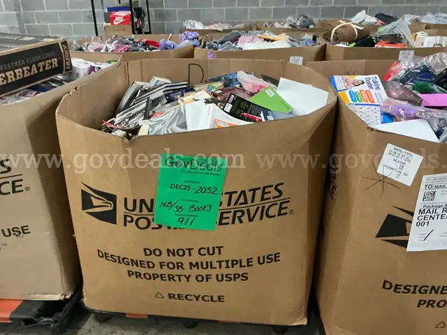 Books: Mixed "Hard and Soft Back" (DEC25-2052)