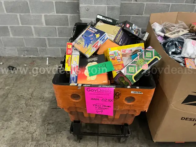 Collectibles: "Toys, Games and Puzzles" (DEC26-0023X)