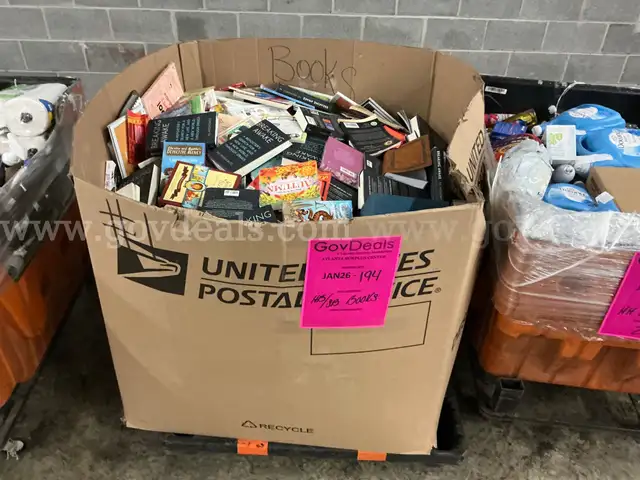 Books: Mixed "Hard and Soft Back" (JAN26-0194)