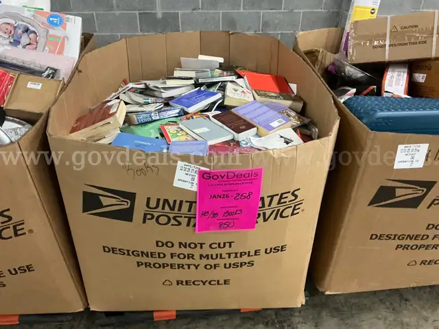 Books: Mixed "Hard and Soft Back" (JAN26-0258)