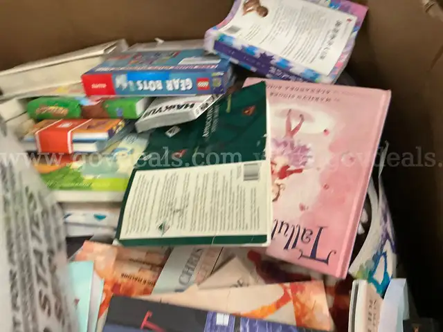 Books: Mixed "Hard and Soft Back" (JAN26-0402)