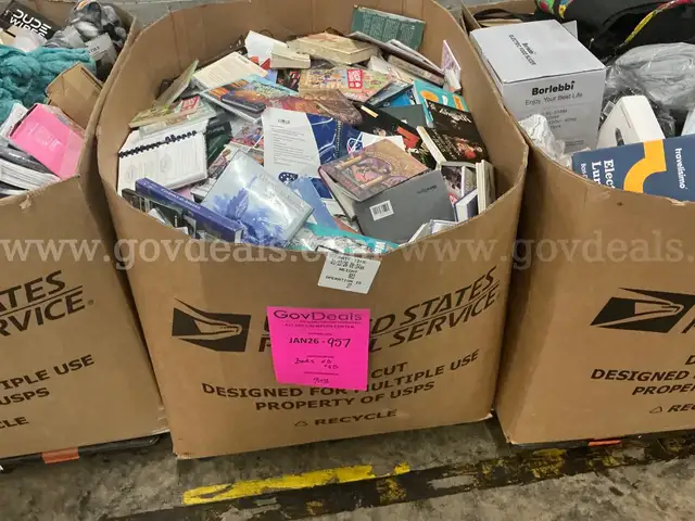 Books: Mixed "Hard and Soft Back" (JAN26-0957)