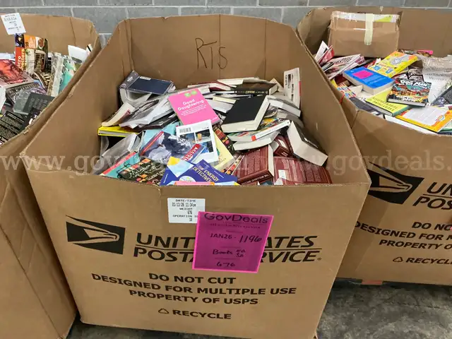 Books: Mixed "Hard and Soft Back" (JAN26-1196)