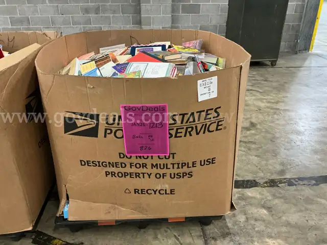 Books: Mixed "Hard and Soft Back" (JAN26-1213)