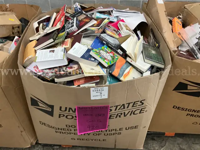 Books: Mixed "Hard and Soft Back" (JAN26-1383)