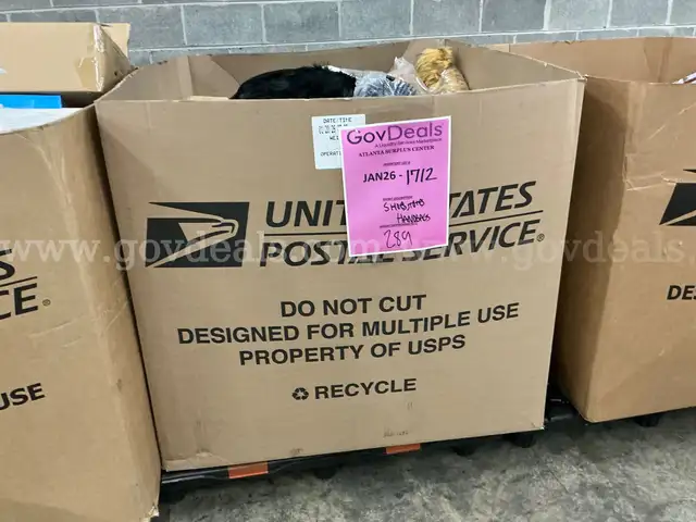 Apparel: Manually Sorted "Shoes, Handbags and Totes" (JAN26-1712X)