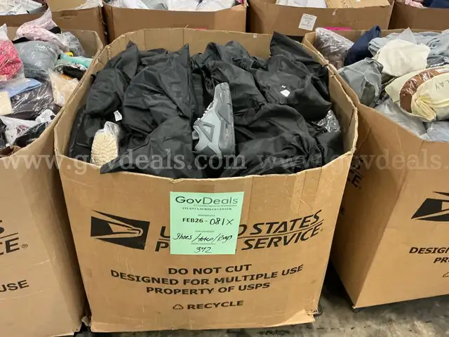 Apparel: Manually Sorted "Shoes, Handbags and Totes" (FEB26-081X)