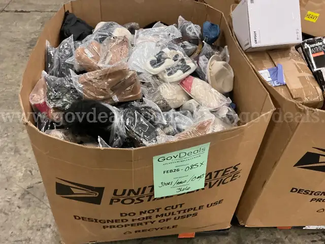 Apparel: Manually Sorted "Shoes, Handbags and Totes" (FEB26-085X)