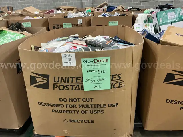 Books: Mixed "Hard and Soft Back" (FEB26-0301)