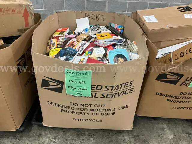 Books: Mixed "Hard and Soft Back" (FEB26-0452)